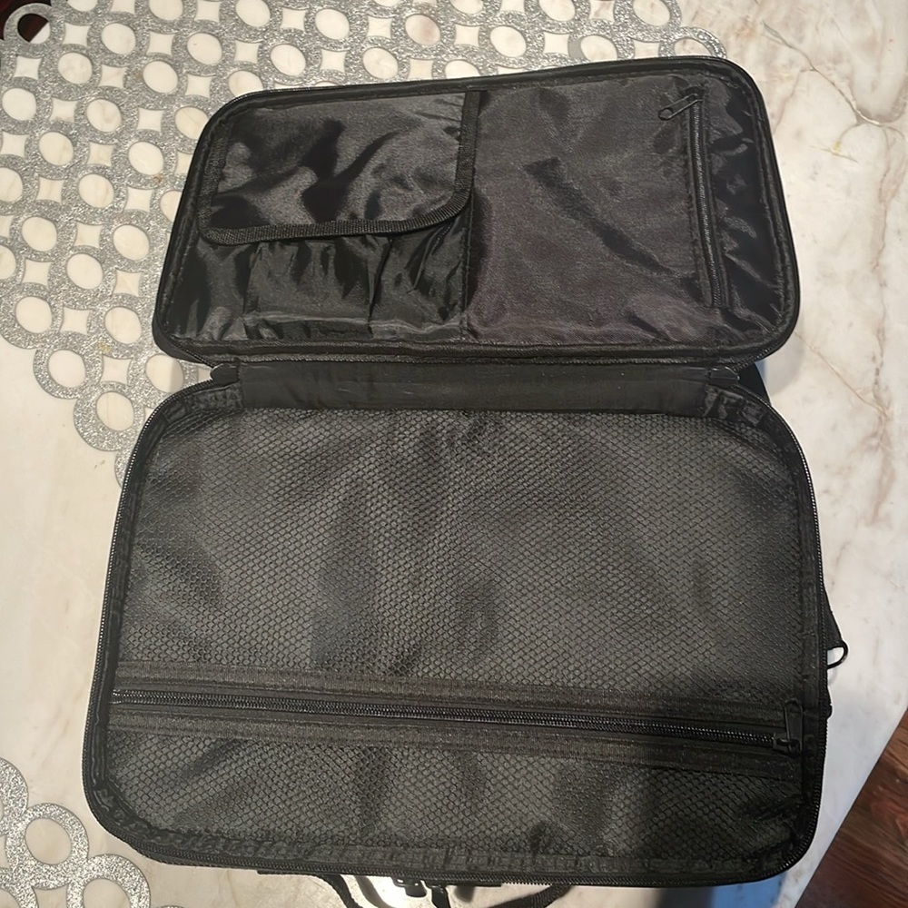 Large Makeup Suitcase - Picture 5 of 10